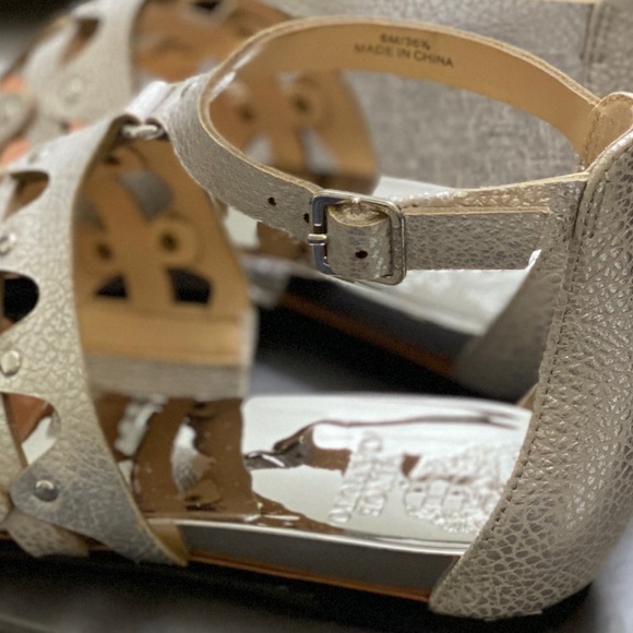 BRAND NEW!!! Size 6 Vince Camuto Sandals - Picture 6 of 9